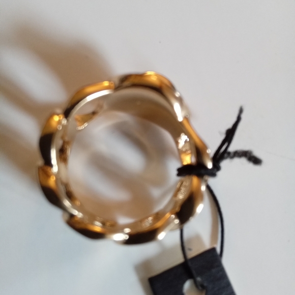 Last One Available Now! Marc by Marc Jacobs Turnlock style unisex ring size 6. - Picture 7 of 7
